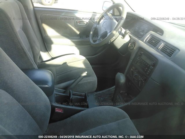 JT2BG22K0W0129744 - 1998 TOYOTA CAMRY CE/LE/XLE 白色 照片 5