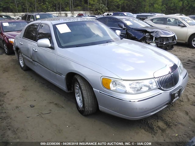 1LNHM81W31Y659357 - 2001 LINCOLN TOWN CAR EXECUTIVE SILVER photo 1
