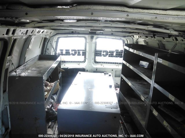 1GCGG25CX81141446 - 2008 CHEVROLET EXPRESS G2500  WHITE photo 8