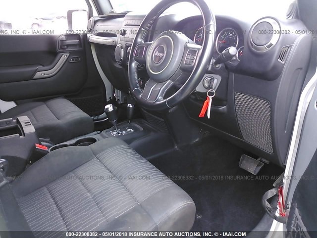 1C4BJWKG7CL102322 - 2012 JEEP WRANGLER UNLIMITE SPORT SILVER photo 5