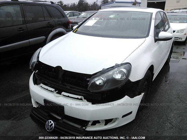 WVWDB7AJ7BW257992 - 2011 VOLKSWAGEN GOLF WHITE photo 2