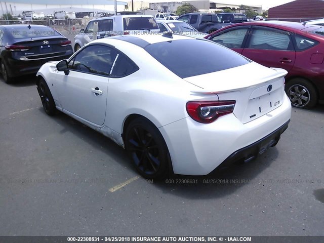 JF1ZNAA17H8700087 - 2017 TOYOTA 86 SPECIAL EDITION WHITE photo 3