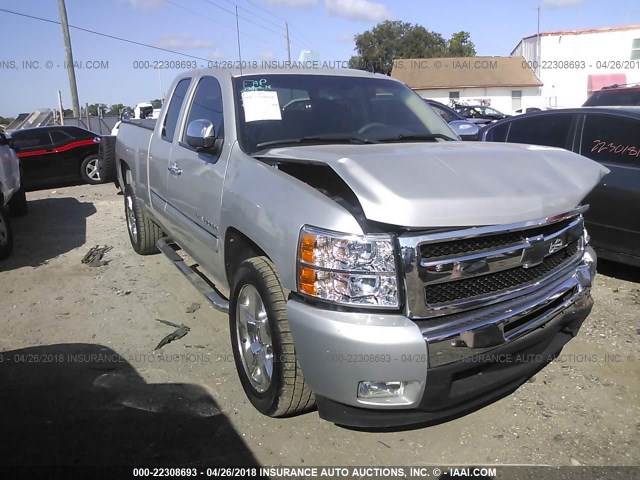 1GCSCSE04AZ115136 - 2010 CHEVROLET SILVERADO C1500 LT SILVER photo 1