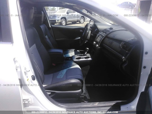 4T1BF1FK3DU240708 - 2013 TOYOTA CAMRY L/SE/LE/XLE 白色 照片 5