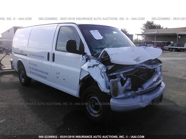 1GCGG25R321177202 - 2002 CHEVROLET EXPRESS G2500  WHITE photo 1