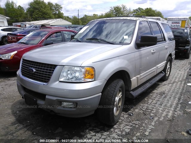 1FMPU16LX3LB31820 - 2003 FORD EXPEDITION XLT SILVER photo 2