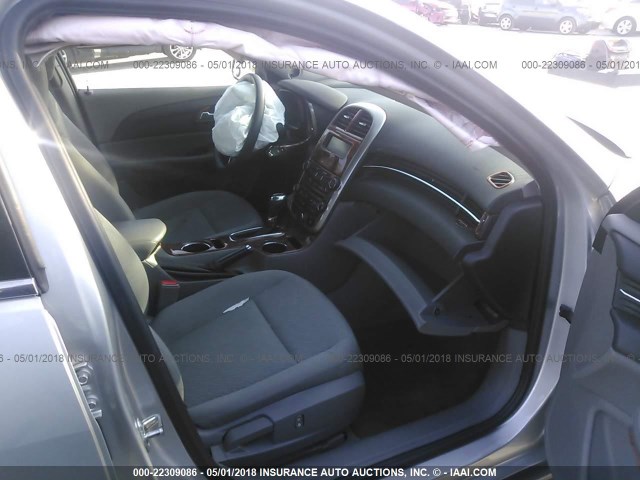 1G11B5SL5FF178083 - 2015 CHEVROLET MALIBU LS 银色 照片 5