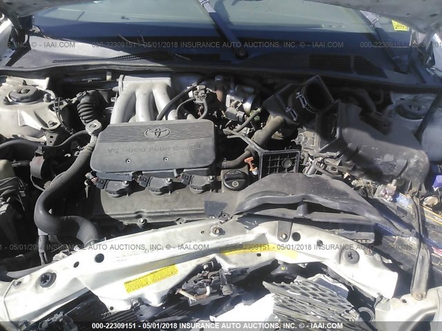 4T1BF30KX2U026137 - 2002 TOYOTA CAMRY LE/XLE/SE თეთრი ფოტო 10