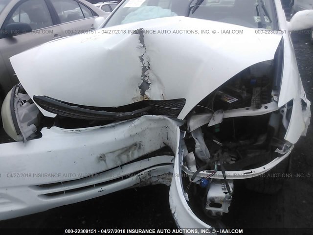 4T1BF30KX2U026137 - 2002 TOYOTA CAMRY LE/XLE/SE თეთრი ფოტო 6