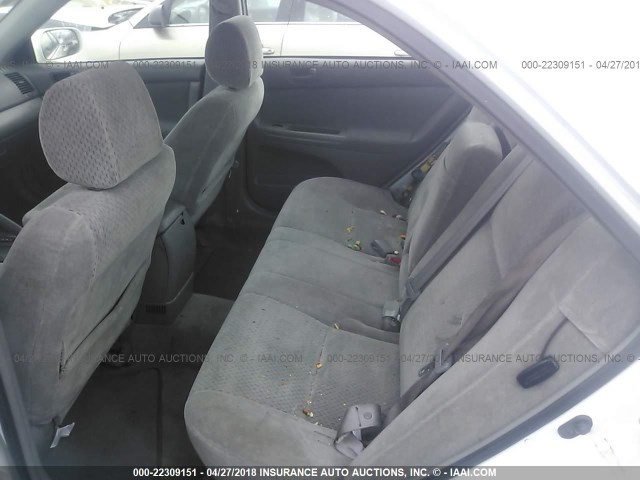 4T1BF30KX2U026137 - 2002 TOYOTA CAMRY LE/XLE/SE თეთრი ფოტო 8