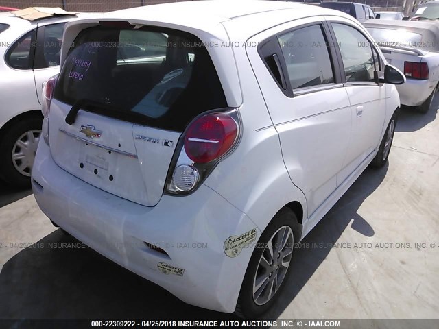 KL8CL6S02FC738810 - 2015 CHEVROLET SPARK EV 2LT WHITE photo 4