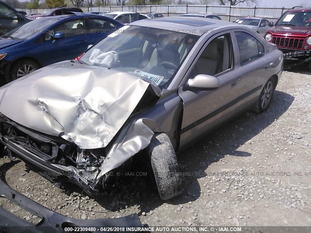 YV1RS61R422101755 - 2002 VOLVO S60 BEIGE photo 2