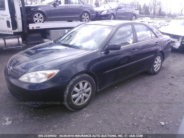 4T1BF30K42U006997 - 2002 TOYOTA CAMRY LE/XLE/SE შავი ფოტო 2