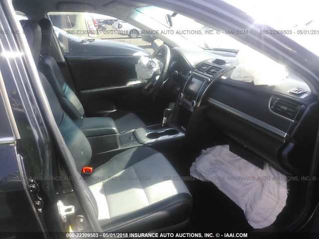 4T1BF1FK4EU823421 - 2014 TOYOTA CAMRY L/SE/LE/XLE Qara foto 5