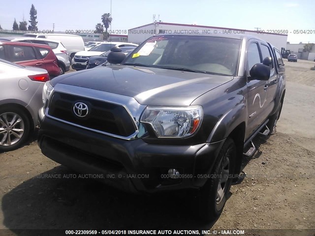 3TMLU4EN0EM135965 - 2014 TOYOTA TACOMA DOUBLE CAB ნაცრისფერი ფოტო 2