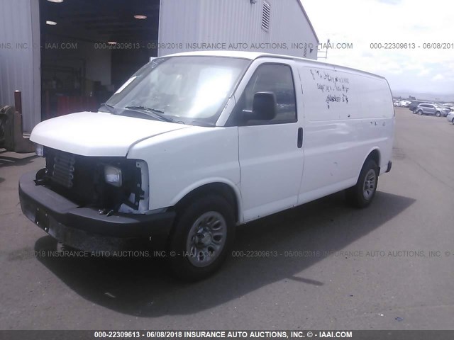 1GCSGAF43D1186251 - 2013 CHEVROLET EXPRESS G1500  WHITE photo 2