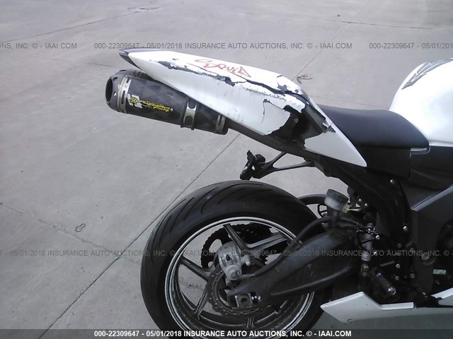 JKBZXJD116A001534 - 2006 KAWASAKI ZX636 C1 WHITE photo 6