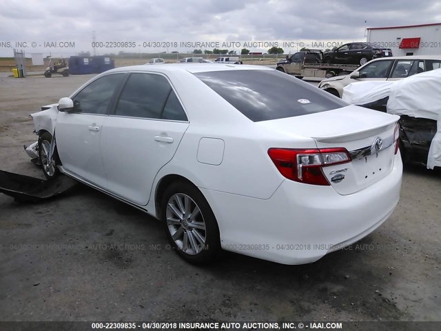 4T1BK1FK9CU517839 - 2012 TOYOTA CAMRY SE/XLE WHITE photo 3