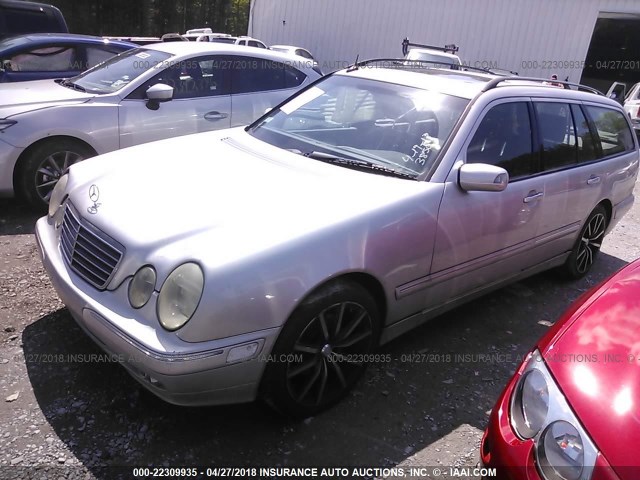 WDBJH65J8YB063850 - 2000 MERCEDES-BENZ E 320 SILVER photo 2