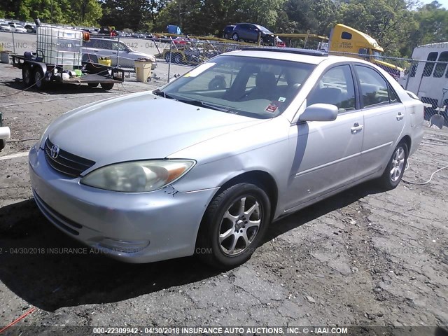 4T1BE32K62U611183 - 2002 TOYOTA CAMRY LE/XLE/SE SILVER photo 2