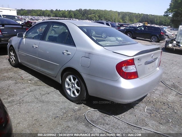 4T1BE32K62U611183 - 2002 TOYOTA CAMRY LE/XLE/SE SILVER photo 3