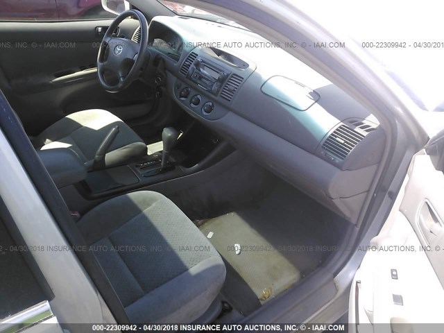 4T1BE32K62U611183 - 2002 TOYOTA CAMRY LE/XLE/SE ვერცხლისფერი ფოტო 5