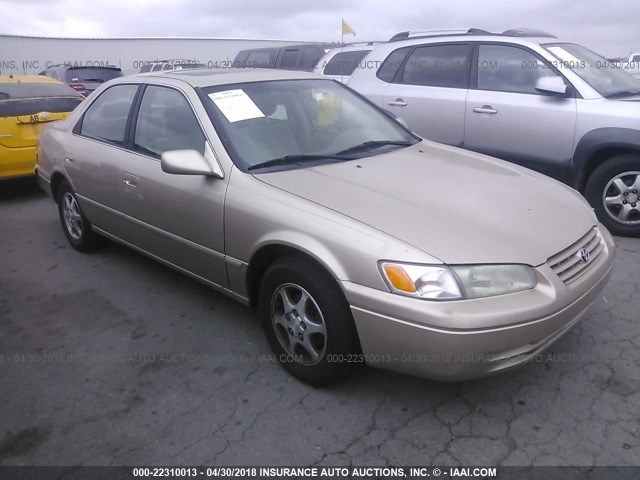 JT2BG28KXX0320211 - 1999 TOYOTA CAMRY LE/XLE BROWN photo 1