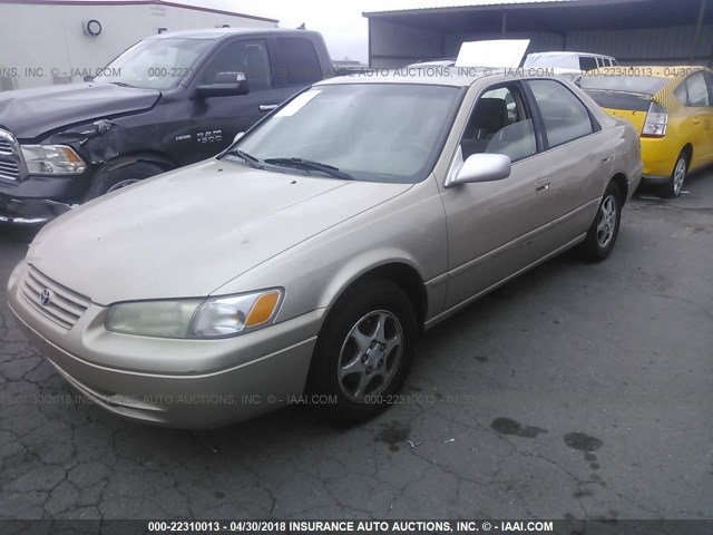 JT2BG28KXX0320211 - 1999 TOYOTA CAMRY LE/XLE BROWN photo 2