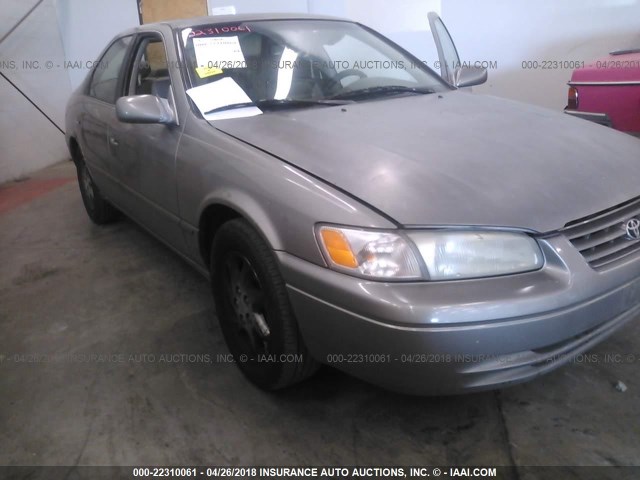 4T1BF22K4VU015730 - 1997 TOYOTA CAMRY CE/LE/XLE GRAY photo 1