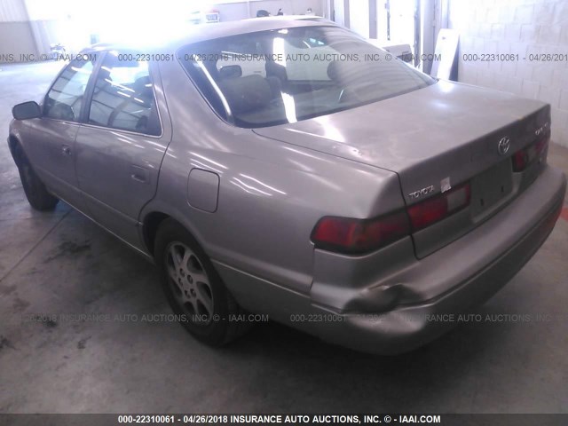 4T1BF22K4VU015730 - 1997 TOYOTA CAMRY CE/LE/XLE GRAY photo 3