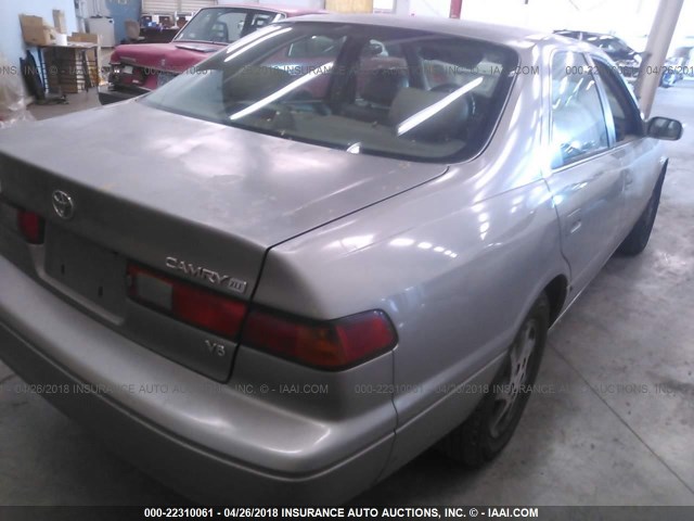 4T1BF22K4VU015730 - 1997 TOYOTA CAMRY CE/LE/XLE GRAY photo 4
