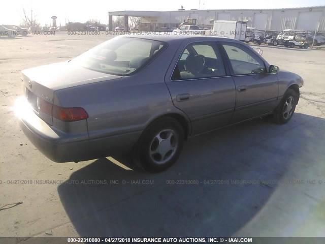 4T1BG22K2YU669417 - 2000 TOYOTA CAMRY CE/LE/XLE TAN photo 4