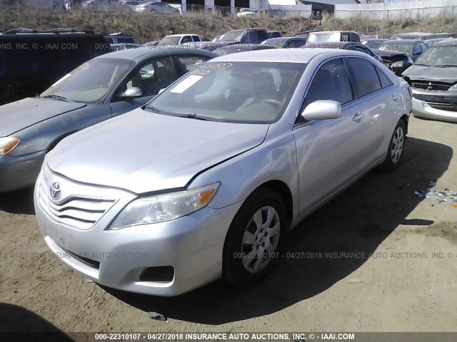 4T1BF3EK5AU041961 - 2010 TOYOTA CAMRY SE/LE/XLE SILVER photo 2