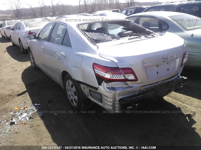 4T1BF3EK5AU041961 - 2010 TOYOTA CAMRY SE/LE/XLE SILVER photo 3