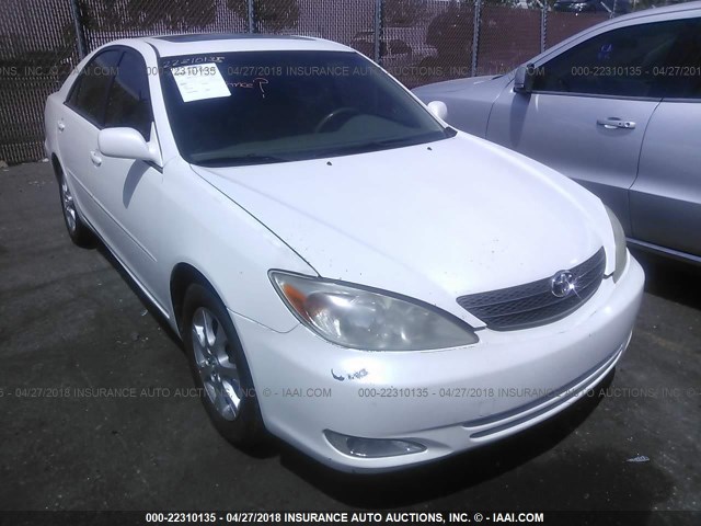 JTDBE32K040253853 - 2004 TOYOTA CAMRY LE/XLE WHITE photo 1