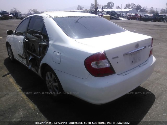 JTDBE32K040253853 - 2004 TOYOTA CAMRY LE/XLE WHITE photo 3