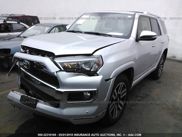 JTEBU5JR8H5442011 - 2017 TOYOTA 4RUNNER SR5 PREM/LTDL/TRAIL/TRD SILVER photo 2