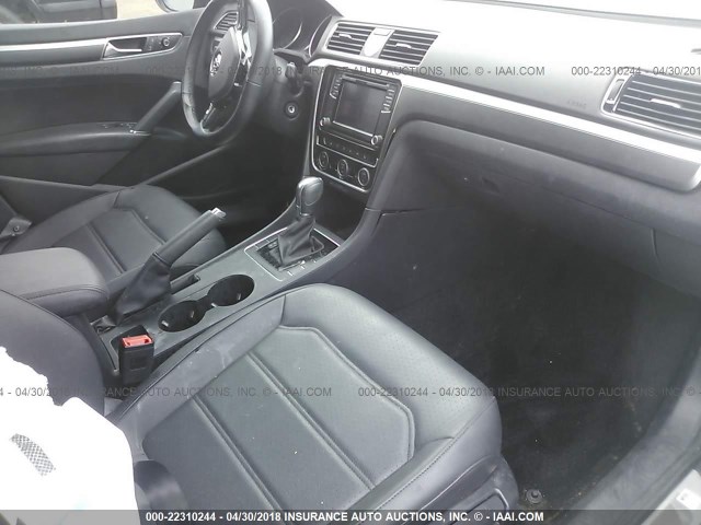 1VWDT7A33HC085708 - 2017 VOLKSWAGEN PASSAT R-LINE Boz foto 5