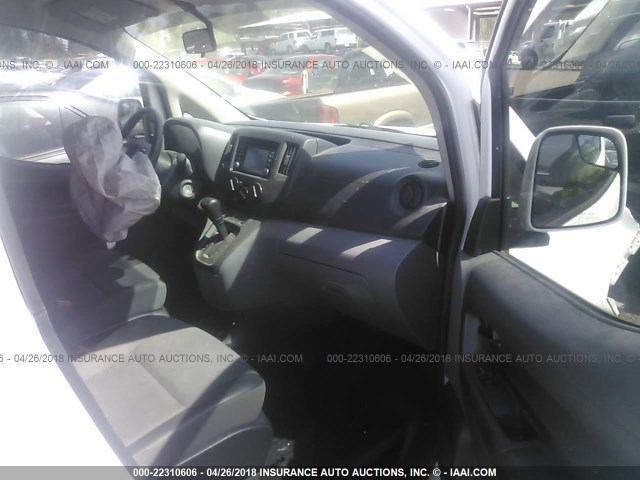 3N6CM0KN9FK709762 - 2015 NISSAN NV200 2.5S/2.5SV WHITE photo 5