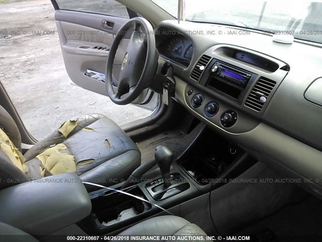 4T1BE32K83U181576 - 2003 TOYOTA CAMRY LE/XLE/SE თეთრი ფოტო 5