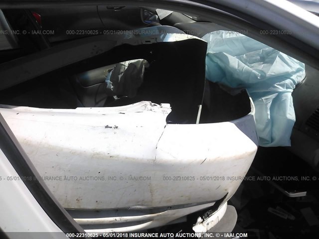 4T1BE32K62U069650 - 2002 TOYOTA CAMRY LE/XLE/SE 白色 照片 5