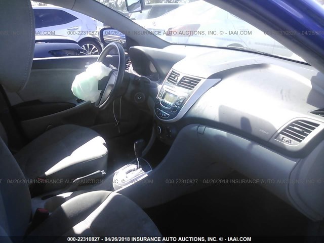 KMHCT4AE4DU539124 - 2013 HYUNDAI ACCENT GLS/GS BLUE photo 5