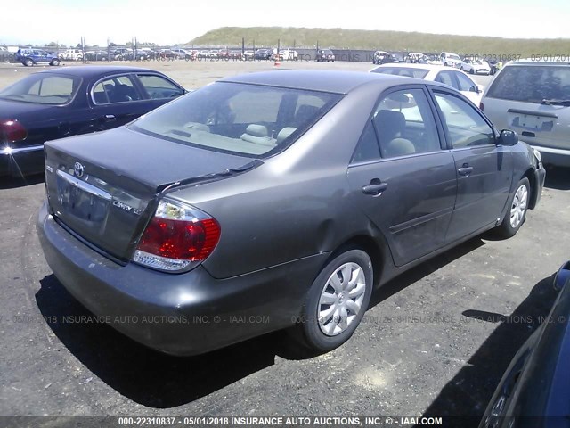 4T1BE32KX5U989575 - 2005 TOYOTA CAMRY LE/XLE/SE ნაცრისფერი ფოტო 4