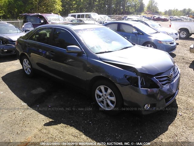 4T1BF3EK8BU225566 - 2011 TOYOTA CAMRY SE/LE/XLE GRAY photo 1