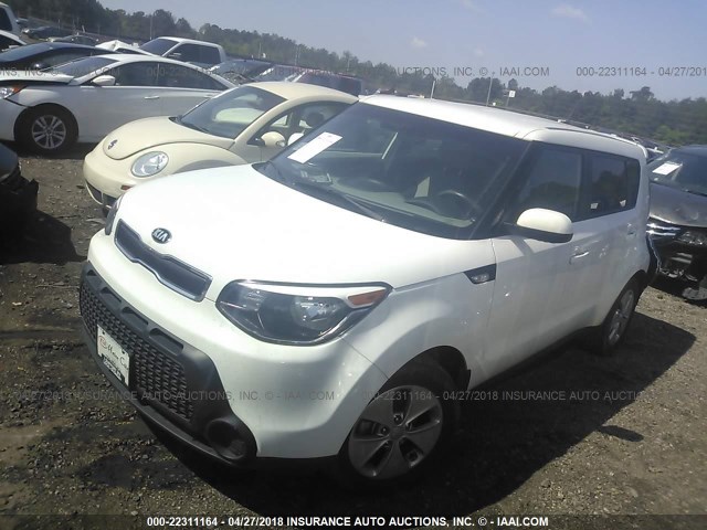 KNDJN2A21E7741015 - 2014 KIA SOUL WHITE photo 2