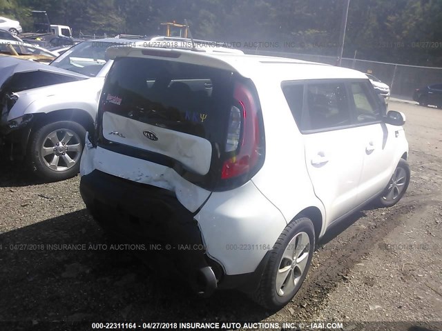 KNDJN2A21E7741015 - 2014 KIA SOUL WHITE photo 4