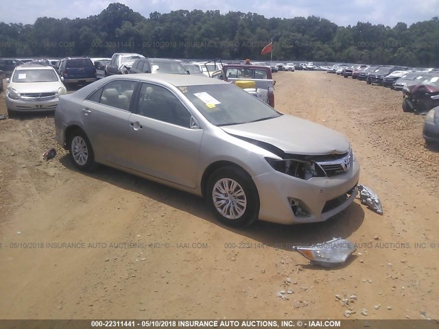4T1BF1FK1EU825370 - 2014 TOYOTA CAMRY L/SE/LE/XLE Gümüş foto 1
