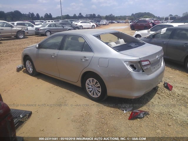 4T1BF1FK1EU825370 - 2014 TOYOTA CAMRY L/SE/LE/XLE Gümüş foto 3