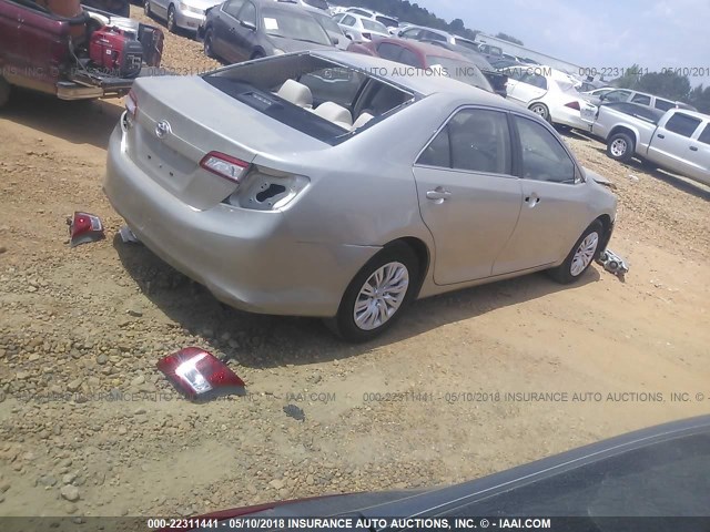 4T1BF1FK1EU825370 - 2014 TOYOTA CAMRY L/SE/LE/XLE Gümüş foto 4