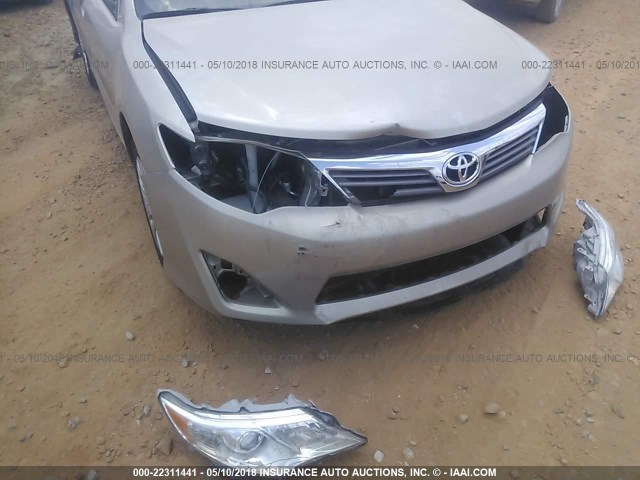 4T1BF1FK1EU825370 - 2014 TOYOTA CAMRY L/SE/LE/XLE Gümüş foto 6